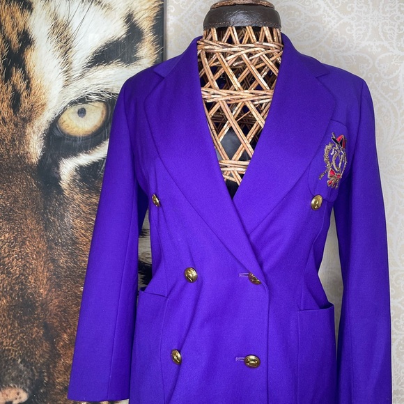 ESCADA - Picture 9 of 12